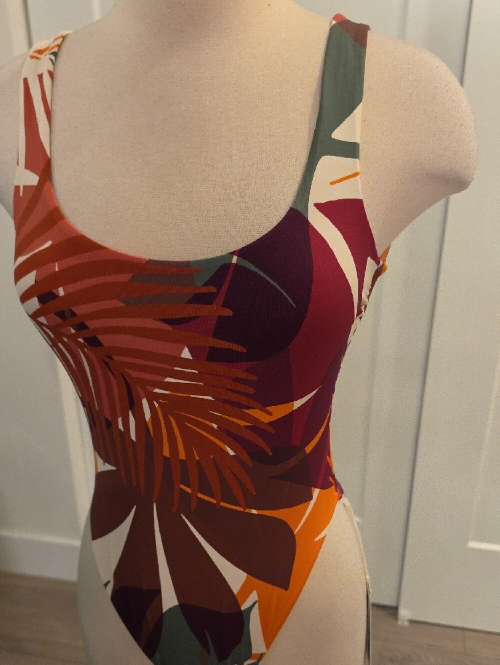 Vitamin A women’s multicolor Tropical Leaf One-Piece Swimsuit size S NWTS - Picture 3 of 10